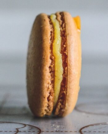 creme brulee macaron